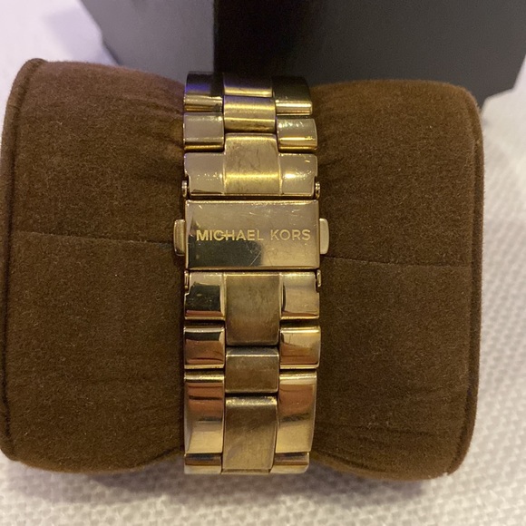 Michael Kors Women’s Gold-Tone Stainless Steel Watch - Picture 4 of 6